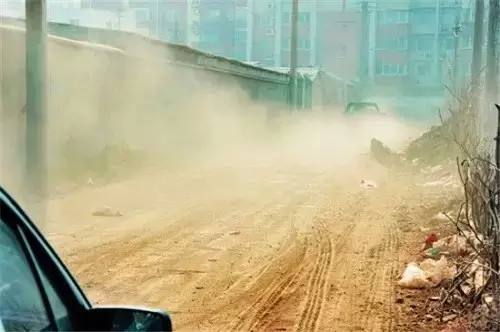 揚(yáng)塵環(huán)境監(jiān)測(cè)治理不能只盯工地，道路揚(yáng)塵污染同樣不容忽視